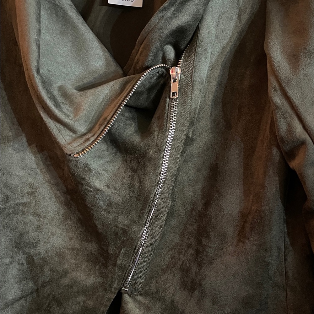 Elegant Olive Green Leather Jacket for Women - Picture 4 of 5